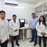 De izq a der: Benjamín Leyton, bioquímico; Claudio Vásquez, tecnólogo médico; Michel Abanto, microbiólogo y Kattterín Bobadilla, bioquímico. Equipo de la Unidad de Genómica y Bioinformática en representación de BIOREN-UFRO.