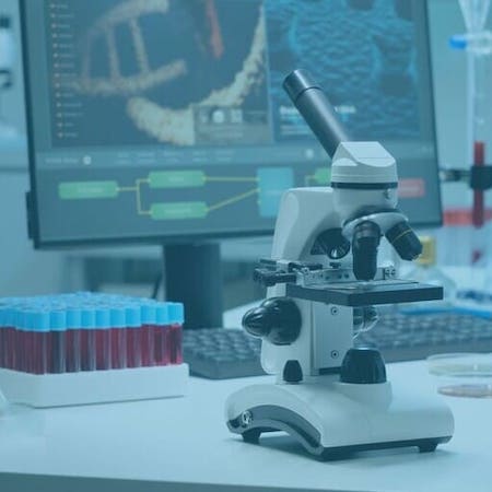 diferencia entre un microscopio optico y uno electronico